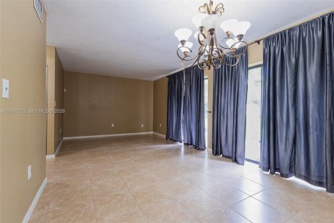 Touwnhouse à vendre à Miami, Floride: 3 chambres, 151.62 m2 № 2065877 - photo 9