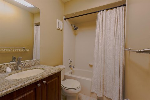 Touwnhouse à vendre à Miami, Floride: 3 chambres, 151.62 m2 № 2065877 - photo 20