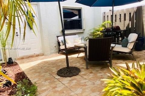 Touwnhouse à vendre à Miami, Floride: 3 chambres, 151.62 m2 № 2065877 - photo 2