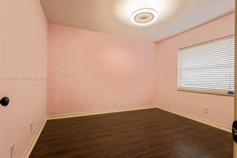 Touwnhouse à vendre à Miami, Floride: 3 chambres, 151.62 m2 № 2065877 - photo 19