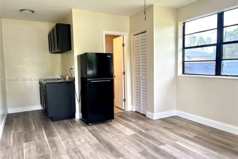 Commercial property in Florida City, Florida 149.39 sq.m. № 2002548 - photo 6