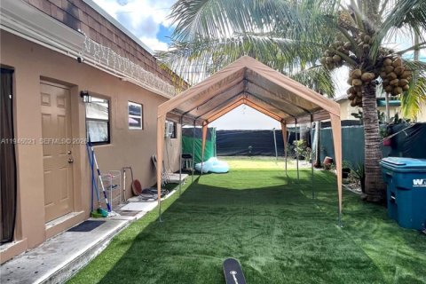 Commercial property in Florida City, Florida 149.39 sq.m. № 2002548 - photo 2