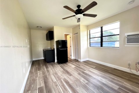 Commercial property in Florida City, Florida 149.39 sq.m. № 2002548 - photo 7