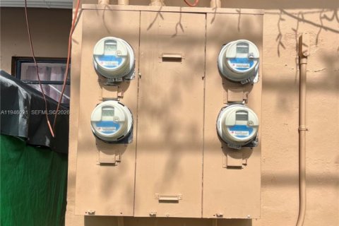 Commercial property in Florida City, Florida 149.39 sq.m. № 2002548 - photo 15