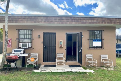 Commercial property in Florida City, Florida 149.39 sq.m. № 2002548