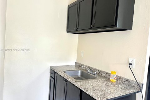 Commercial property in Florida City, Florida 149.39 sq.m. № 2002548 - photo 3