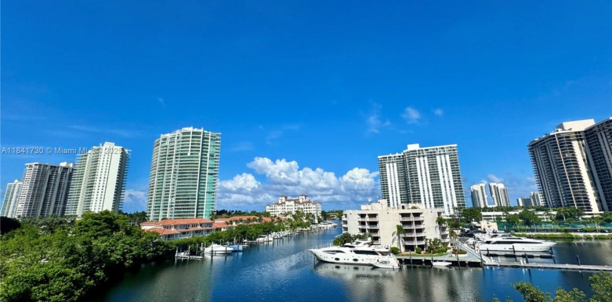 Condo in Aventura, Florida, 1 bedroom № 1833802