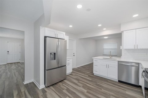 Villa ou maison à louer à Palm Harbor, Floride: 2 chambres, 132.11 m2 № 2107493 - photo 7