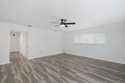 Villa ou maison à louer à Palm Harbor, Floride: 2 chambres, 132.11 m2 № 2107493 - photo 6
