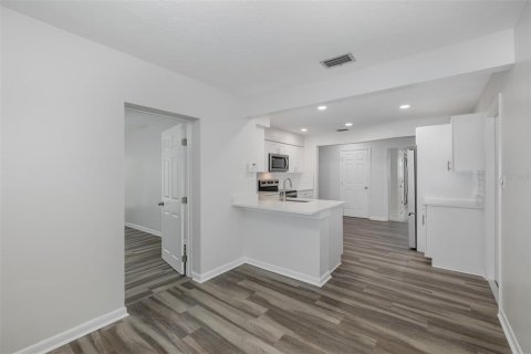 Villa ou maison à louer à Palm Harbor, Floride: 2 chambres, 132.11 m2 № 2107493 - photo 10