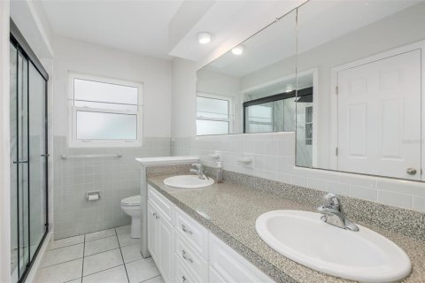 Villa ou maison à louer à Palm Harbor, Floride: 2 chambres, 132.11 m2 № 2107493 - photo 11