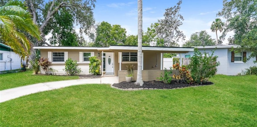 House in South Daytona, Florida 3 bedrooms, 103.4 sq.m. № 1865843