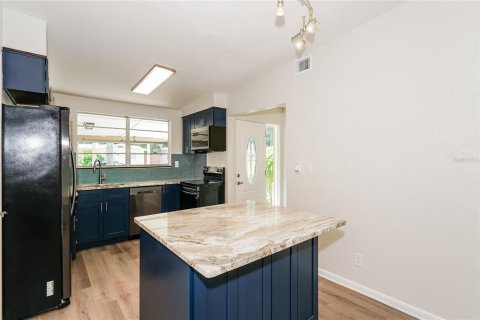 House in South Daytona, Florida 3 bedrooms, 103.4 sq.m. № 1865843 - photo 6