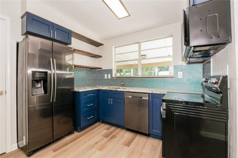 House in South Daytona, Florida 3 bedrooms, 103.4 sq.m. № 1865843 - photo 4