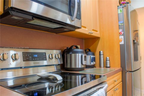 Condo in Miami, Florida, 2 bedrooms  № 1799460 - photo 8