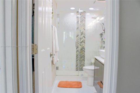Condo in Miami, Florida, 2 bedrooms  № 1799460 - photo 21
