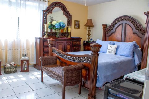 Condo in Miami, Florida, 2 bedrooms  № 1799460 - photo 11