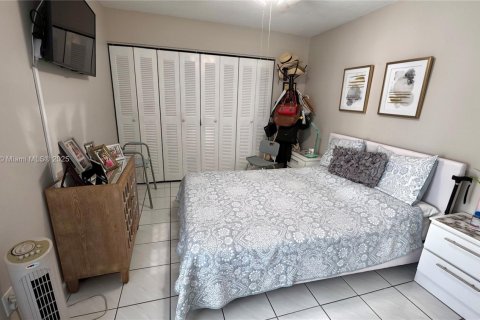 Condo in Miami, Florida, 2 bedrooms  № 1799460 - photo 16
