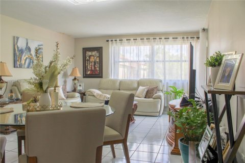 Condo in Miami, Florida, 2 bedrooms  № 1799460 - photo 28