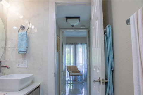 Condo in Miami, Florida, 2 bedrooms  № 1799460 - photo 25