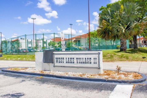Condo in Miami, Florida, 2 bedrooms  № 1799460 - photo 2