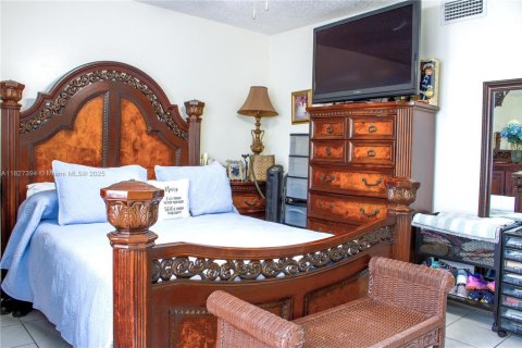 Condo in Miami, Florida, 2 bedrooms  № 1799460 - photo 12