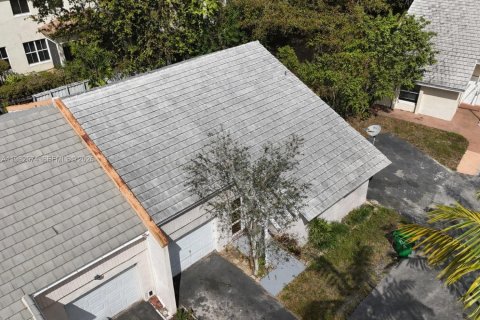 Villa ou maison à louer à Coral Springs, Floride: 3 chambres, 123.75 m2 № 2050127 - photo 3