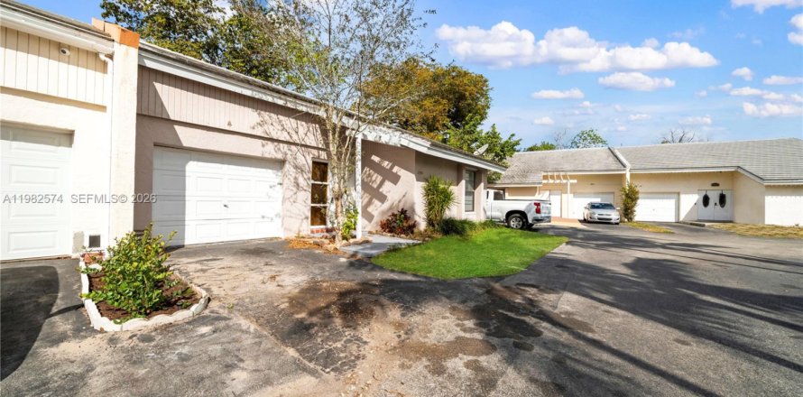 Villa ou maison à Coral Springs, Floride 3 chambres, 123.75 m2 № 2050127