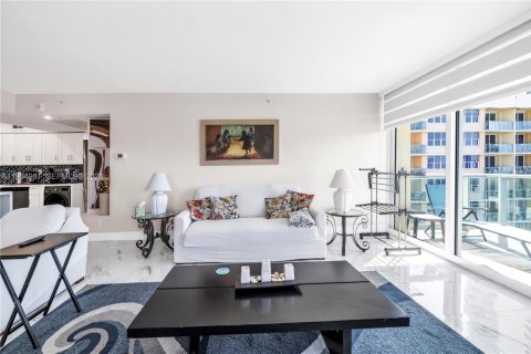 Снять в аренду кондоминиум в Холливуд, Флорида 2 спальни, 111.3м2, № 2026890 - фото 23