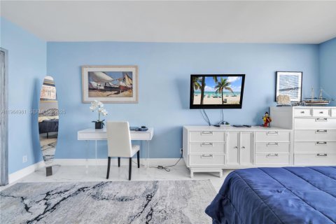 Снять в аренду кондоминиум в Холливуд, Флорида 2 спальни, 111.3м2, № 2026890 - фото 15