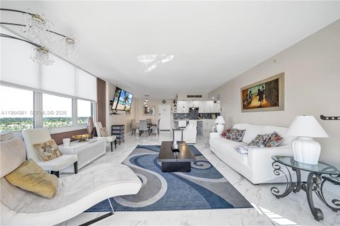 Снять в аренду кондоминиум в Холливуд, Флорида 2 спальни, 111.3м2, № 2026890 - фото 21