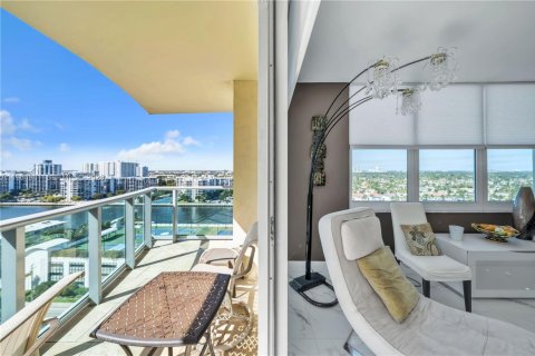 Снять в аренду кондоминиум в Холливуд, Флорида 2 спальни, 111.3м2, № 2026890 - фото 5