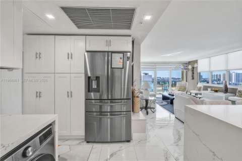 Снять в аренду кондоминиум в Холливуд, Флорида 2 спальни, 111.3м2, № 2026890 - фото 30