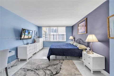 Снять в аренду кондоминиум в Холливуд, Флорида 2 спальни, 111.3м2, № 2026890 - фото 12