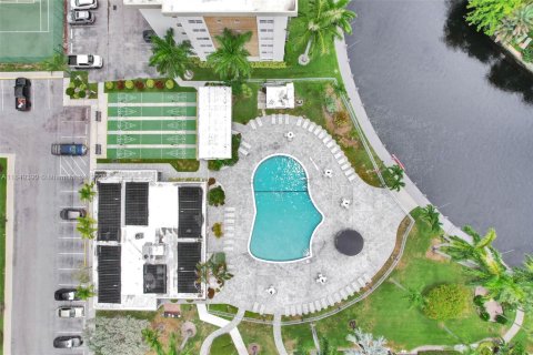 Condo in Oakland Park, Florida, 2 bedrooms  № 1854990 - photo 17