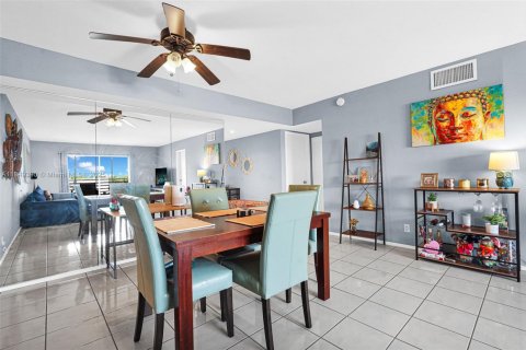 Condo in Oakland Park, Florida, 2 bedrooms  № 1854990 - photo 4