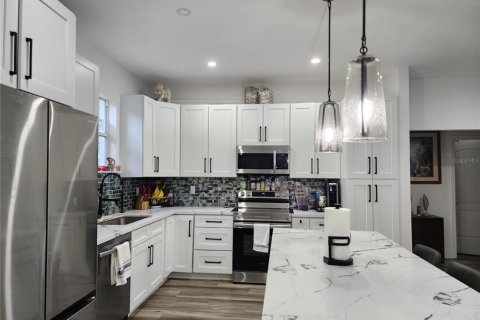 House in Naples, Florida 3 bedrooms, 149.57 sq.m. № 1853901 - photo 4