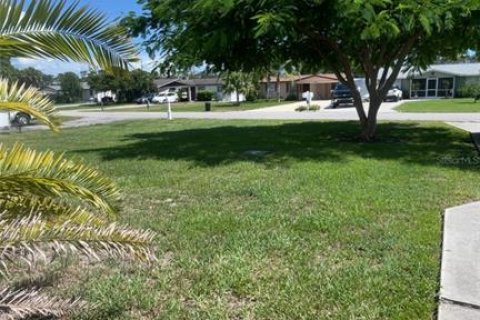 Villa ou maison à louer à Englewood, Floride: 2 chambres, 99.41 m2 № 1882789 - photo 2