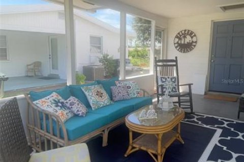 Villa ou maison à louer à Englewood, Floride: 2 chambres, 99.41 m2 № 1882789 - photo 3