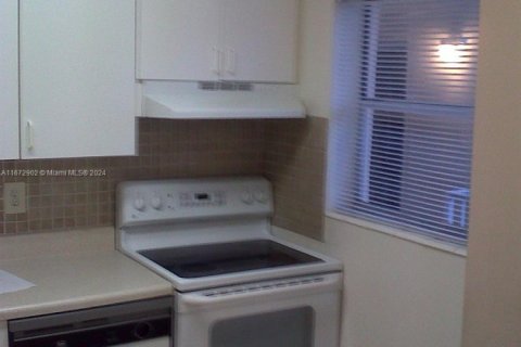 Condo in Hollywood, Florida, 2 bedrooms  № 1811215 - photo 12