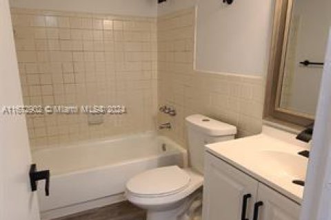 Condo in Hollywood, Florida, 2 bedrooms  № 1811215 - photo 5