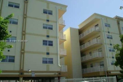 Condo in Hollywood, Florida, 2 bedrooms  № 1811215 - photo 29