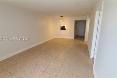 Condo in Hollywood, Florida, 2 bedrooms  № 1811215 - photo 1