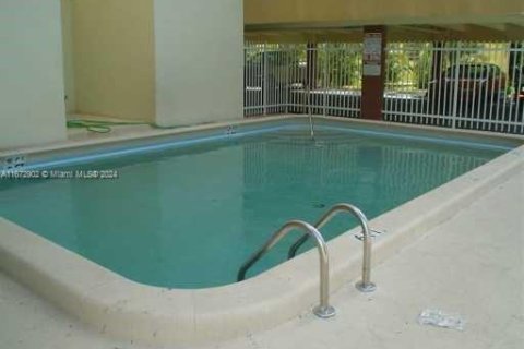 Condo in Hollywood, Florida, 2 bedrooms  № 1811215 - photo 30
