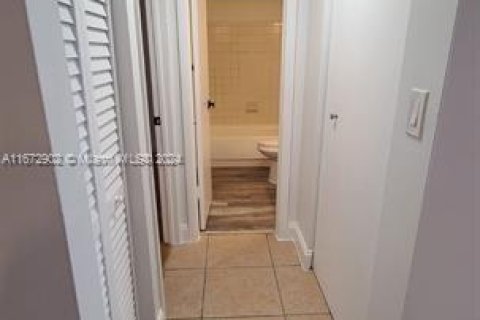 Condo in Hollywood, Florida, 2 bedrooms  № 1811215 - photo 6