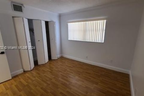 Condo in Hollywood, Florida, 2 bedrooms  № 1811215 - photo 2