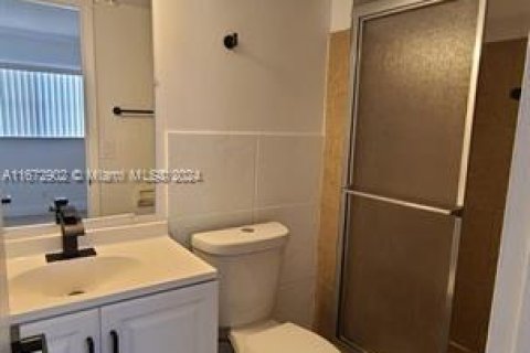 Condo in Hollywood, Florida, 2 bedrooms  № 1811215 - photo 7