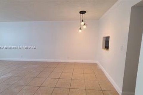 Condo in Hollywood, Florida, 2 bedrooms  № 1811215 - photo 3