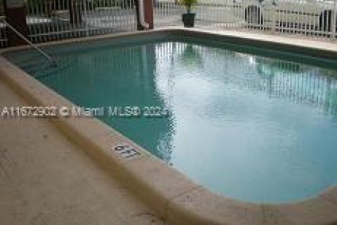 Condo in Hollywood, Florida, 2 bedrooms  № 1811215 - photo 26