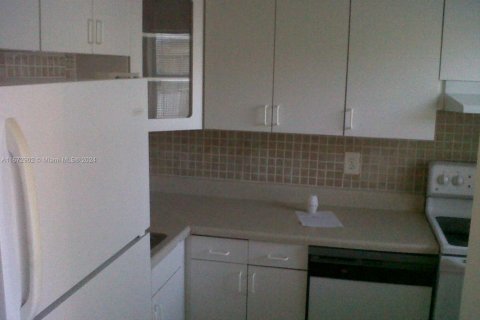 Condo in Hollywood, Florida, 2 bedrooms  № 1811215 - photo 16